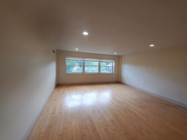 Foto del edificio - 1600 Beacon St