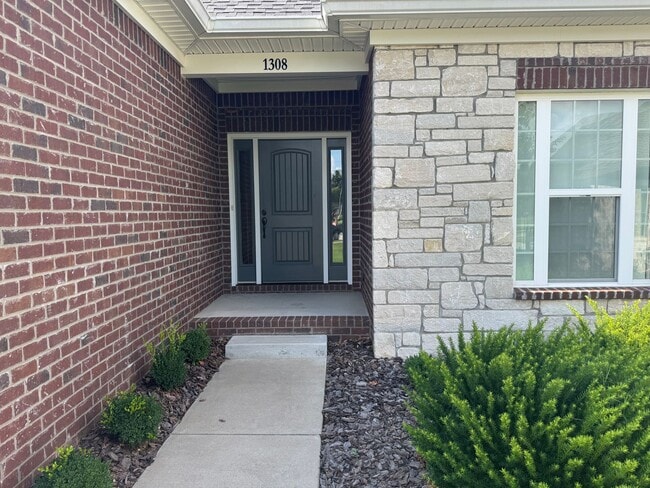 Foto del edificio - 1308 Burl Woods Ct