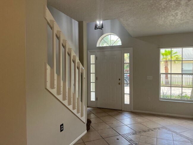 Foto del edificio - 820 Stone Chapel Ct