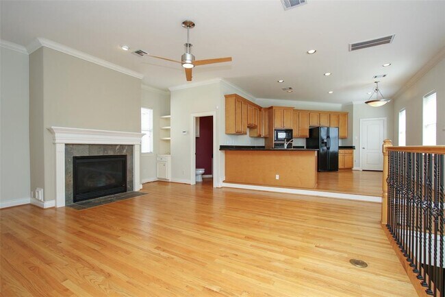 Building Photo - 2211 Austin St