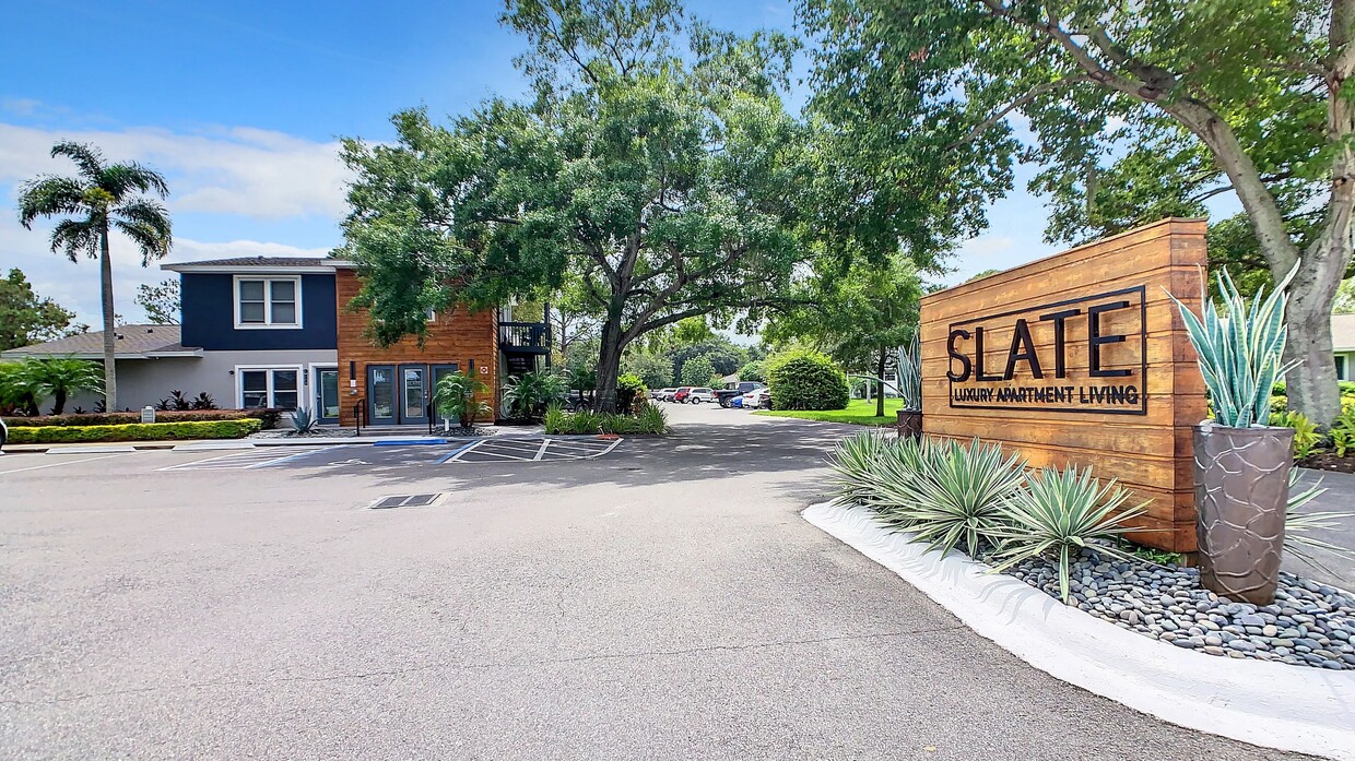 Bienvenido a Slate Luxury, que ofrece villas y casas adosadas de uno y dos dormitorios en Winter Garden, Florida. - Slate Luxury Apartments