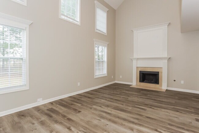 Building Photo - 5701 Castlebrook Dr