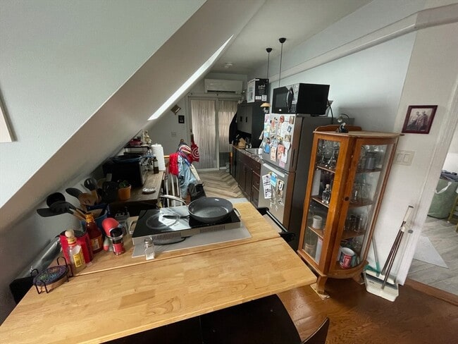 Building Photo - 105-107-107 Harvard St