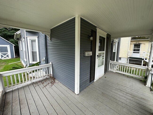 Foto del edificio - 1019 Woodbridge St