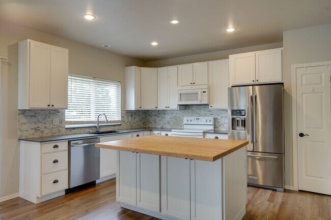 Foto del edificio - Lakeland Hills 2 Story on corner lot