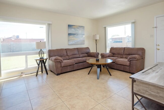Foto del edificio - 790 W 17th St