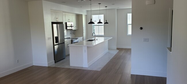 Building Photo - 726 Rockview Rd
