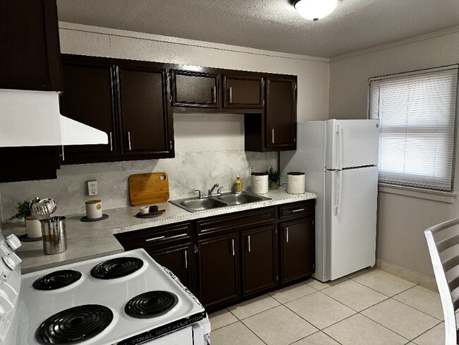 Building Photo - 220 S 25th Ave