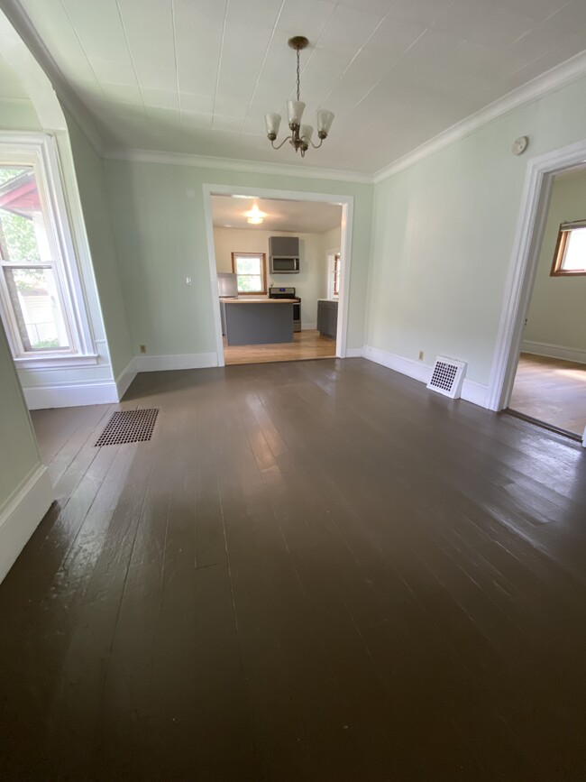 Building Photo - 822 Juno Ave