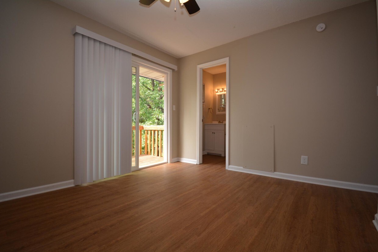Primary Photo - 105 N Garth Ave