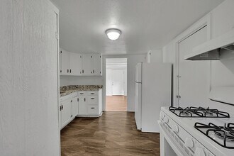 Building Photo - 708 S Roosevelt Ave