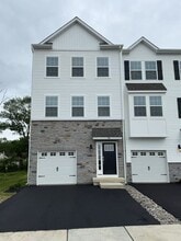 Building Photo - 136 Bell Ct