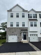 Building Photo - 136 Bell Ct