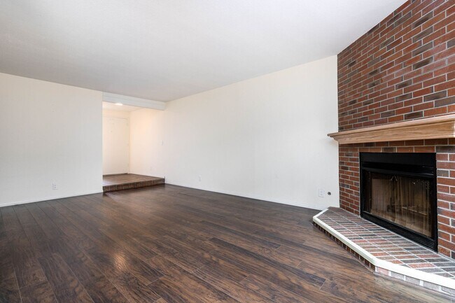 Building Photo - Beautiful 3 bedroom home for rent in La Jo...