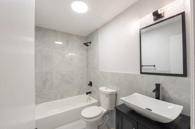 Building Photo - 10 Wilburtha Rd