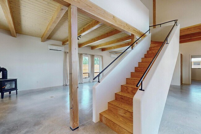 Building Photo - North Valley Fabulous 2018/sf 2 Bedroom  2.5 Bath  with Garage