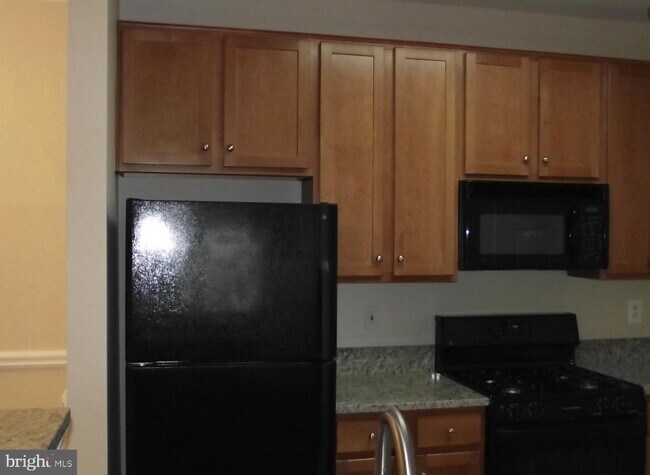 Foto del edificio - 4870 Eisenhower Ave