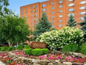 Building Photo - 11820 Edgewater Dr