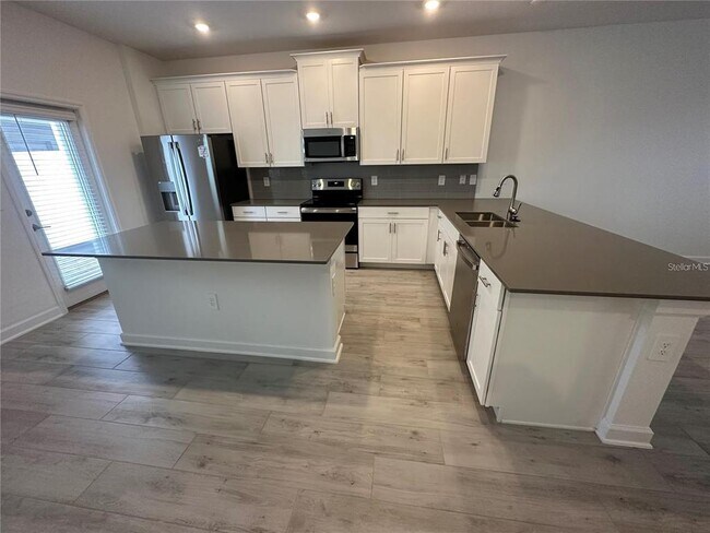 Foto del edificio - 3033 Ella Wy