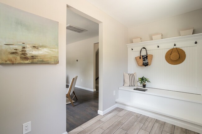 Entry Foyer - 1619 Avondale Dr