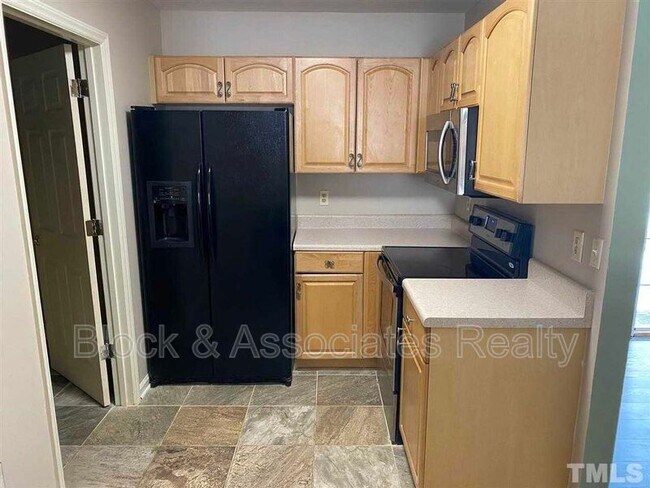 Foto del edificio - 536 High Ridge Dr