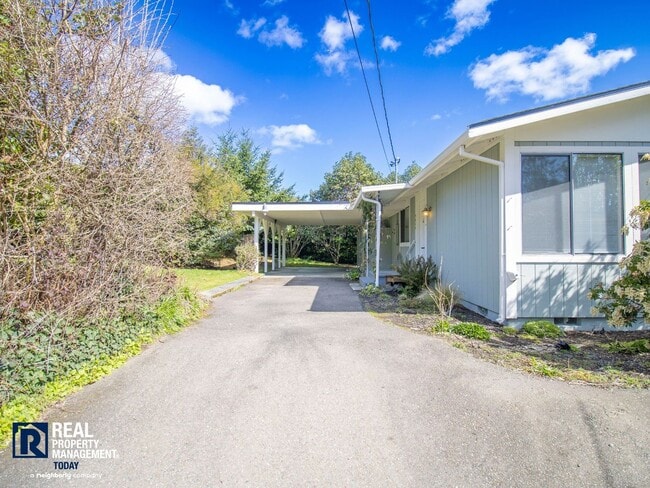 Foto del edificio - Charming 2 Bedroom! Stunning Views!