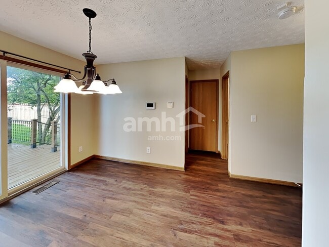 Building Photo - 2649 Cross Creek Ave