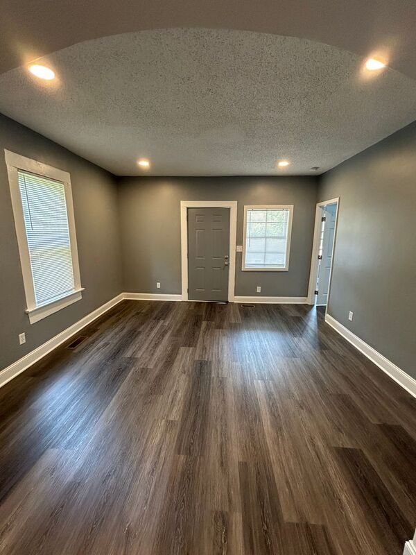 Building Photo - 524 53rd St Ens