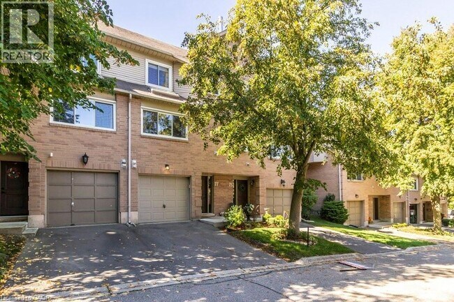 Photo du bâtiment - 26 Moss Blvd