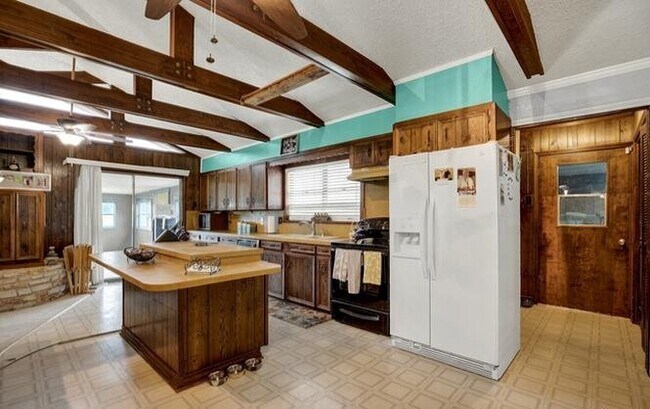 Foto del edificio - 1010 Country Oaks Dr