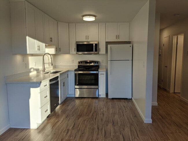 Foto del edificio - 1564 Hollenbeck Ave
