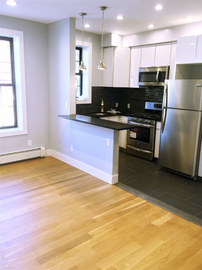 Building Photo - 2301 Steinway St