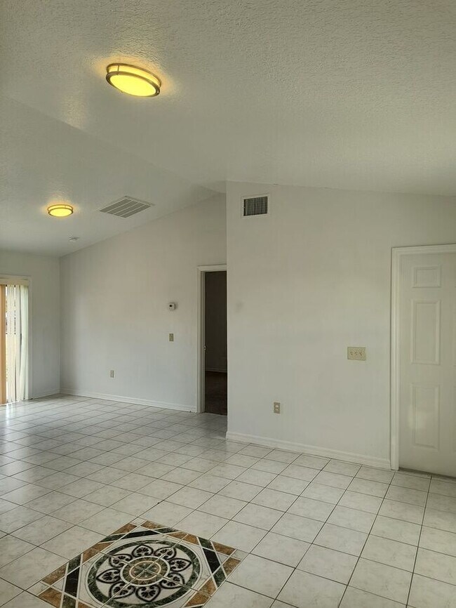 Foto del edificio - Single Family Home in Poinciana