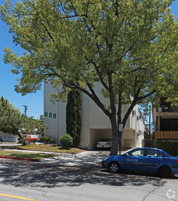 Building Photo - 638 E Angeleno Ave