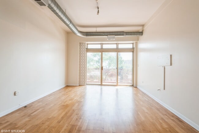 Building Photo - 1225 W Morse Ave
