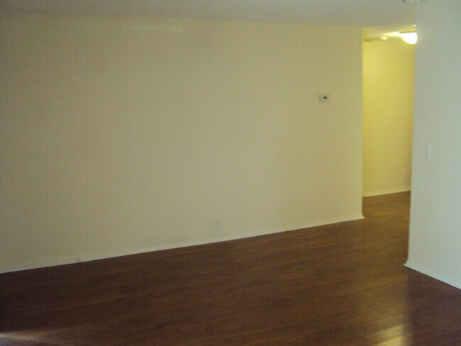 Foto del edificio - Available now.