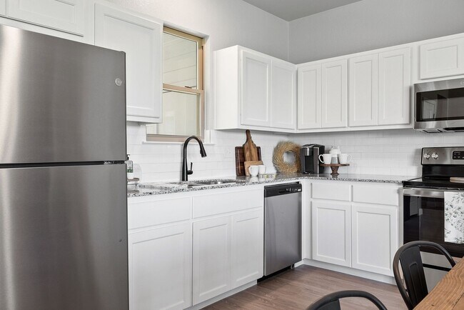 Foto del edificio - Newly constructed Townhomes in the heart of Temple