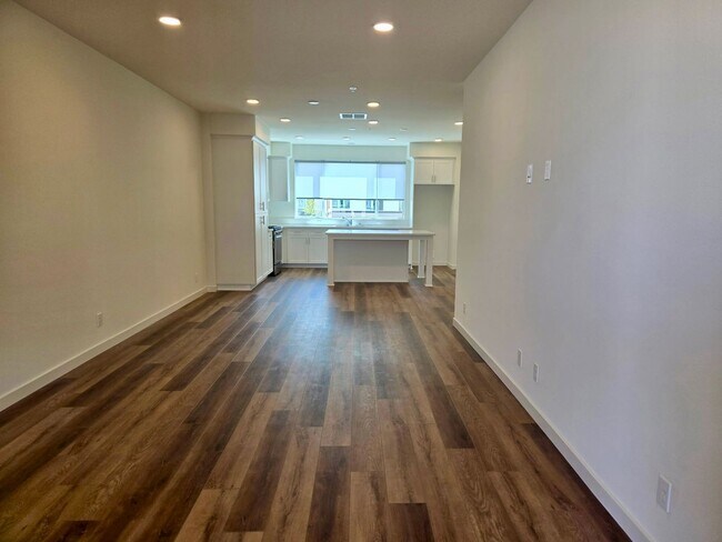 Foto del edificio - BEAUTIFUL BRAND NEW TOWNHOME IN STANTON FOR LEASE