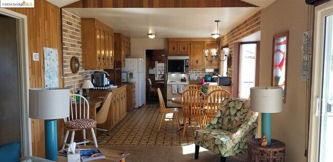 Foto del edificio - 1594 Willow Lake Rd