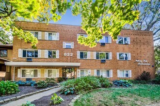 Building Photo - 822 Seward St