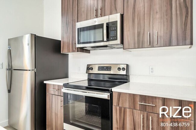 Foto del edificio - 841 S 200 W