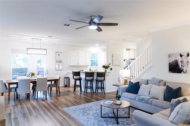 Foto del edificio - 9006 Golden Leaf Dr