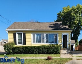 Building Photo - 628 W 6th Ave