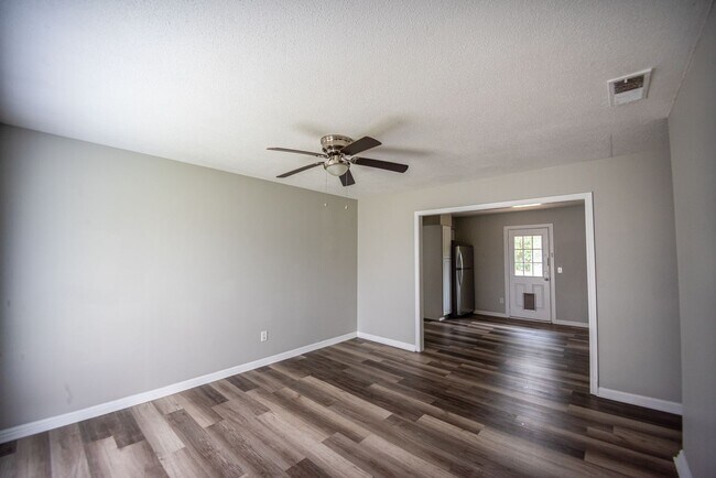Foto del edificio - Beautiful home available today!