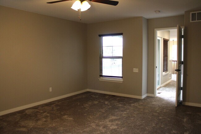 Building Photo - Room to Live, Work & Relax | Spacious 3 Bedroom Home