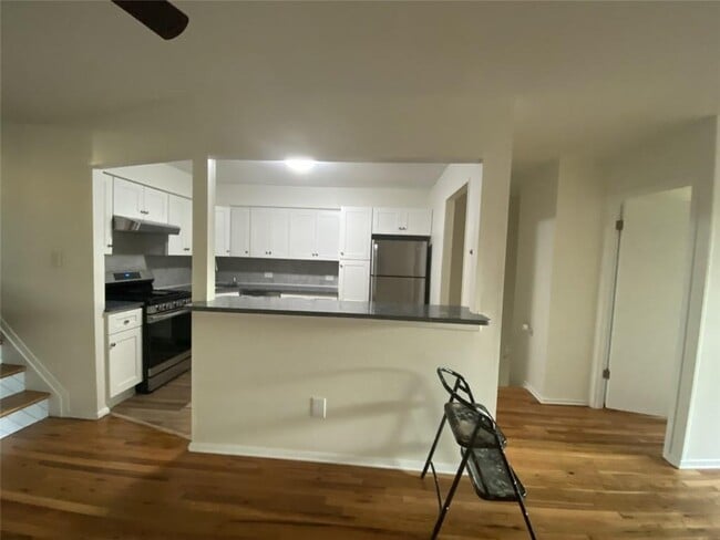 Building Photo - 125 4th Pl