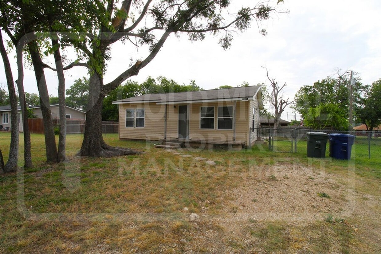 Primary Photo - 1103 S 5th St