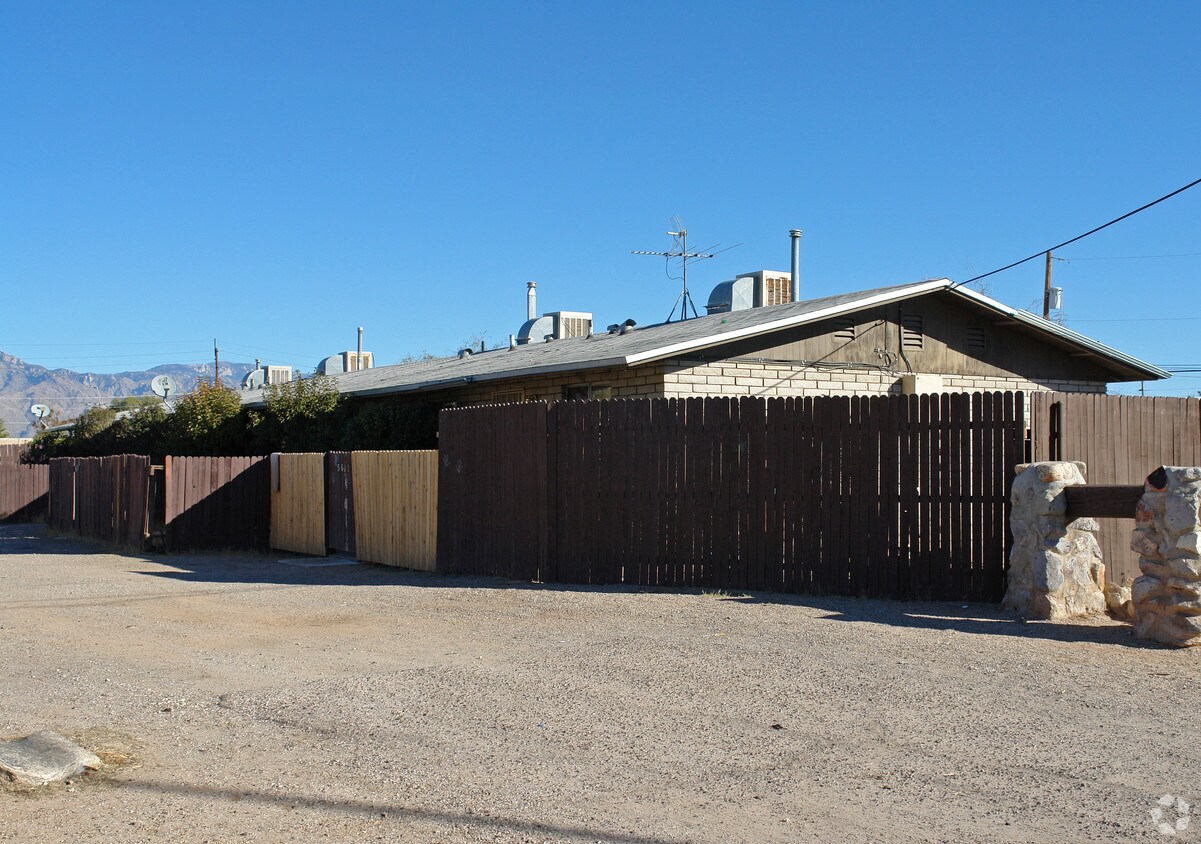 Primary Photo - 5601-5607 E 28th St
