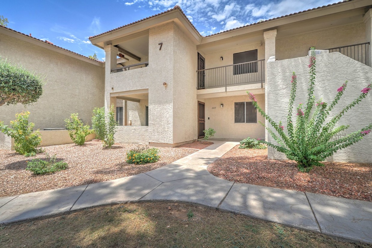 Entry to condo - 10610 S 48th St