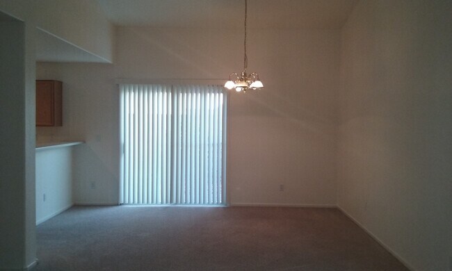 Building Photo - ***NOW PENDING! Cozy 3Bdm 2.5bth in Northw...